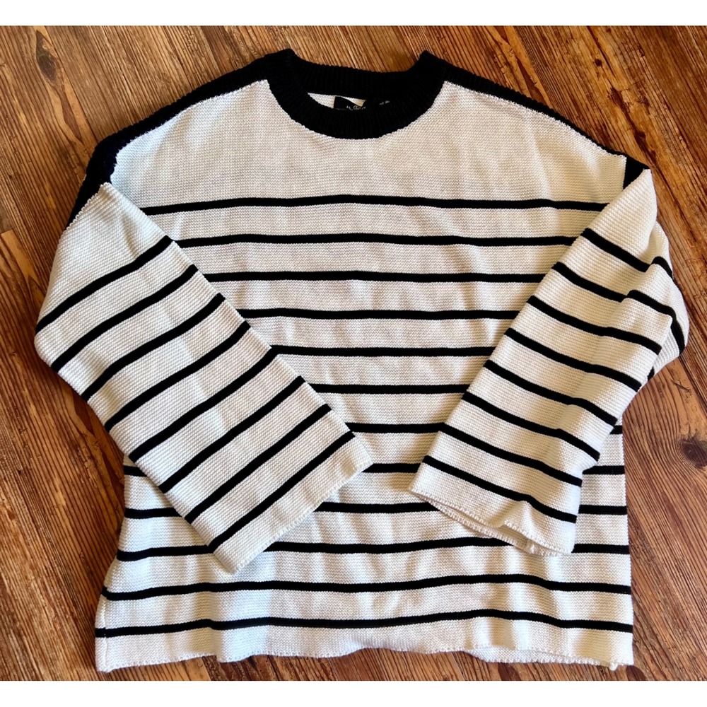New LILLUSORY Womens XL Striped Knit Sweater Crew Neck  Wide Sleeve White Black